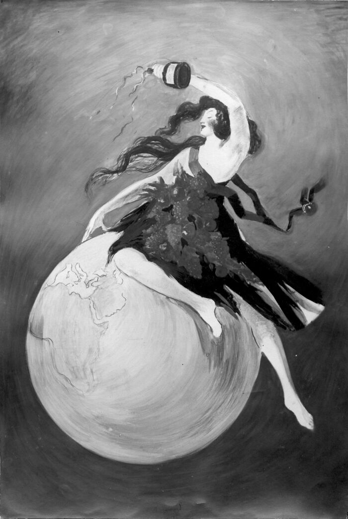 1913 ca. - Une femme assise sur un globe terrestre